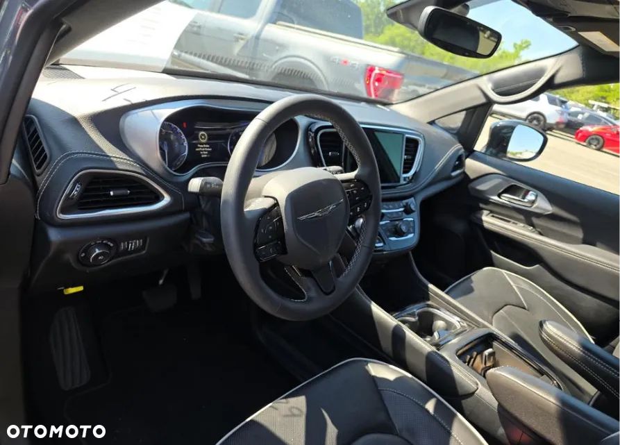 Chrysler Pacifica - 8