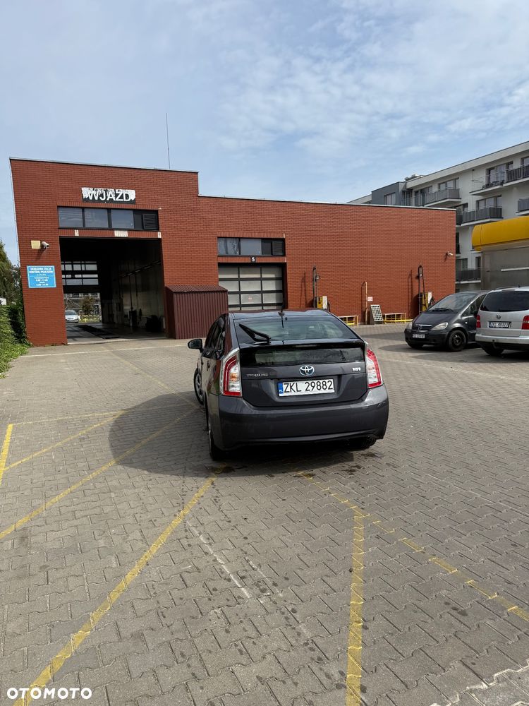 Toyota Prius 1.8 HSD Sol - 6