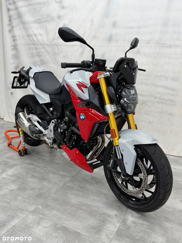 BMW F - 12
