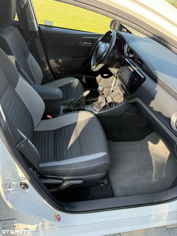 Toyota Auris 1.4 D-4D Premium - 6
