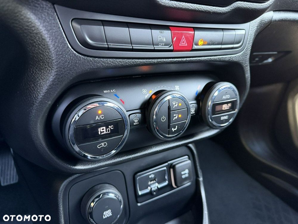Jeep Renegade 2.0 MultiJet Longitude 4WD S&S - 30