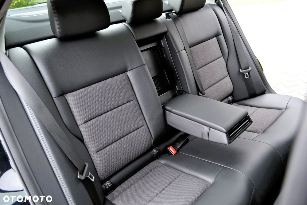 Mercedes-Benz Klasa E 200 CDI DPF BlueEFFICIENCY Automatik Avantgarde - 32