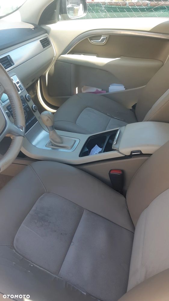 Volvo V70 2.0D Momentum - 6