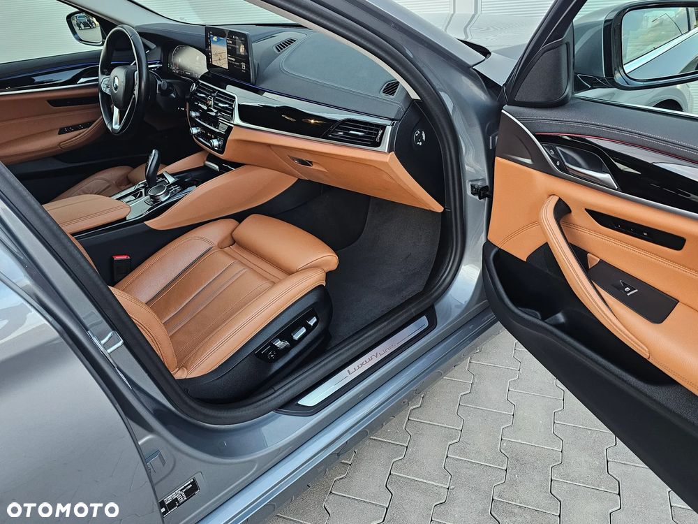 BMW Seria 5 520i GPF Luxury Line sport - 9