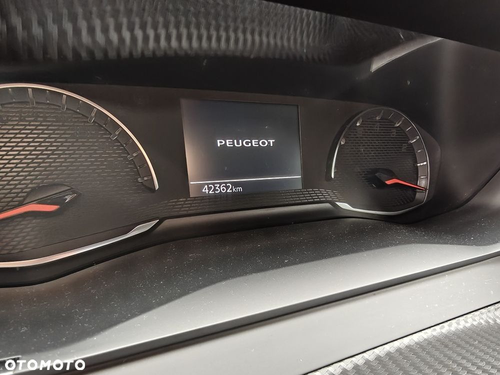 Peugeot 208 - 4