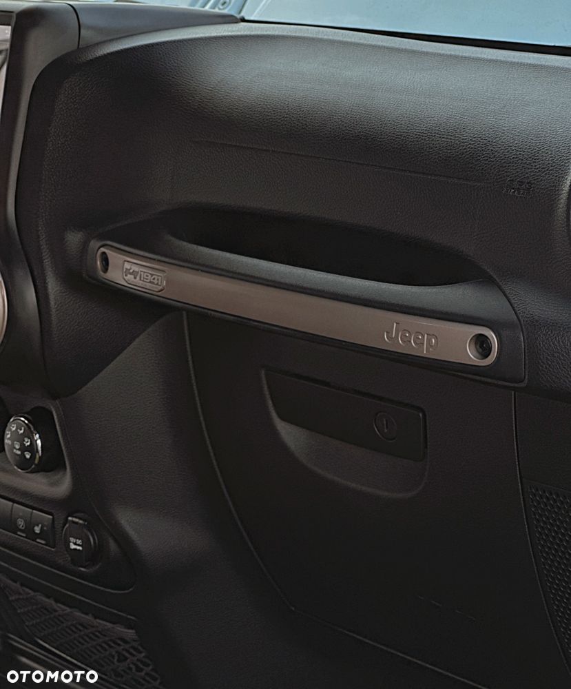 Jeep Wrangler 3.6 Unlim 75th Anniv - 17