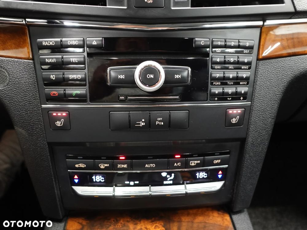 Mercedes-Benz Klasa E 350 CDI DPF BlueEFFICIENCY 7G-TRONIC Avantgarde - 35