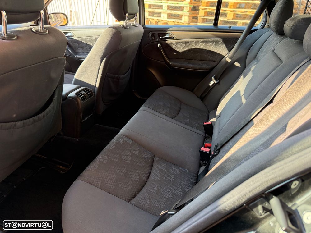 Mercedes-Benz C 220 - 13