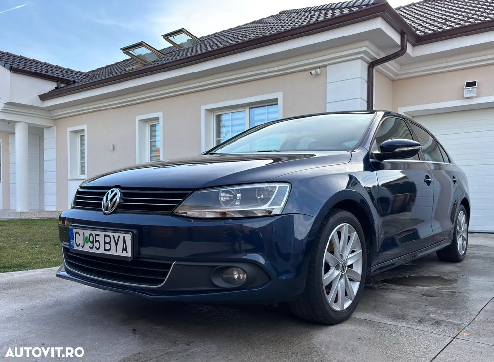 Volkswagen Jetta 2.0 TDI DSG Highline - 1