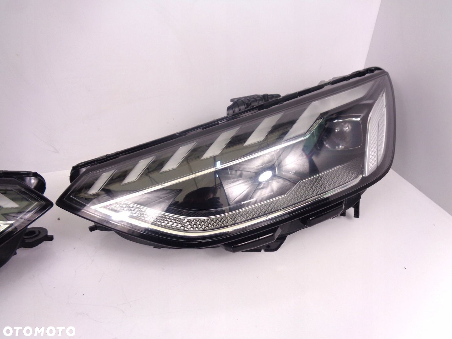 AUDI A4 B9 LIFT LAMPY MATRIX 8W0941036E 8W0941035E - 3