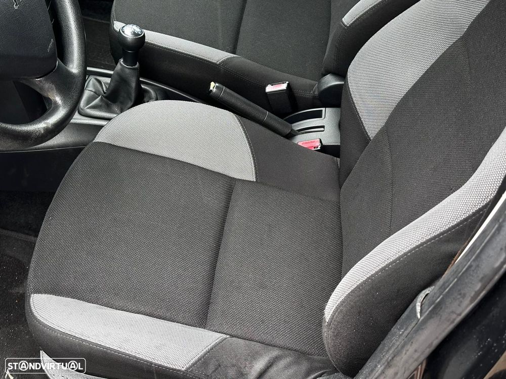 Peugeot 207 1.4 16V Active - 23