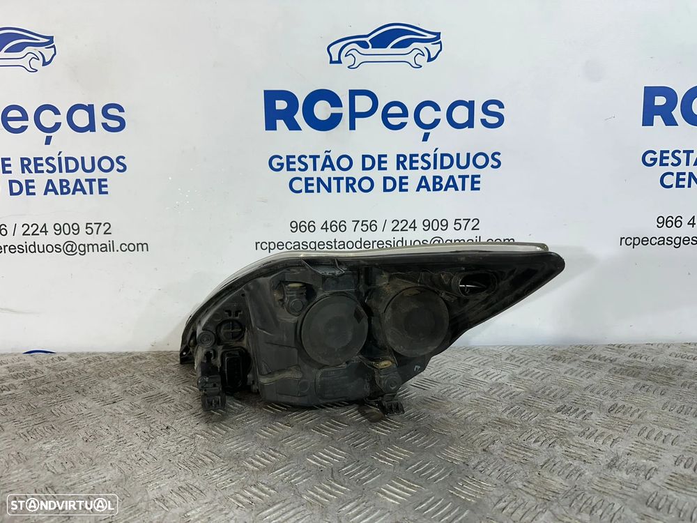 .Conjunto Farois Oticas Frente Frontais Original Ford Focus 2 MK2 Fase 2 8M51-13W030-DE 8M51-13W029-DF 2007 - 2010 - 8