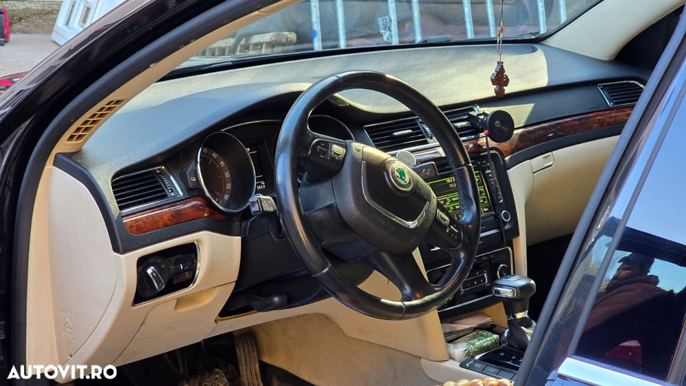 Skoda Superb 2.0 TDI Elegance DSG - 14