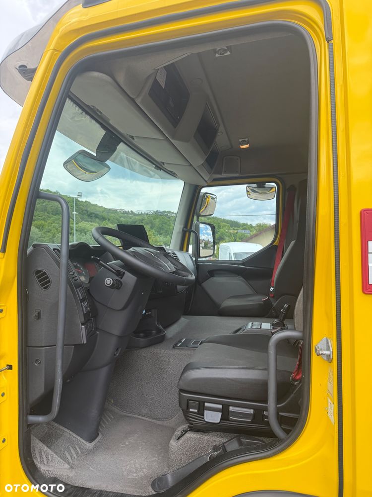 Renault C 320 SKRZYNIA 7.40m HDS FASSI F120B.1.22 + PILOT / 4x2 / STAN BDB - 33