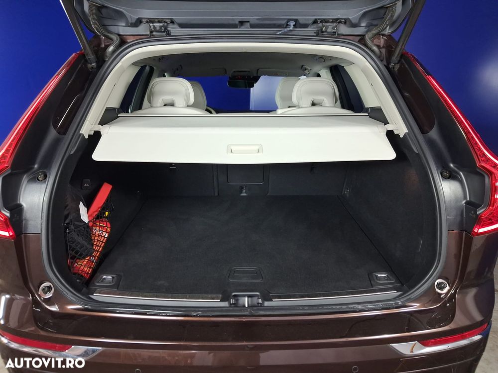 Volvo XC 60 B4 MHEV AT8 AWD Inscription - 32