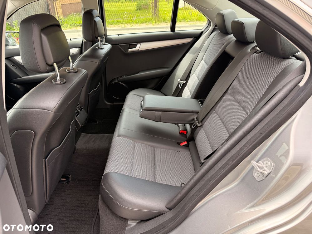 Mercedes-Benz Klasa C 250 (BlueEFFICIENCY) 7G-TRONIC Avantgarde - 26