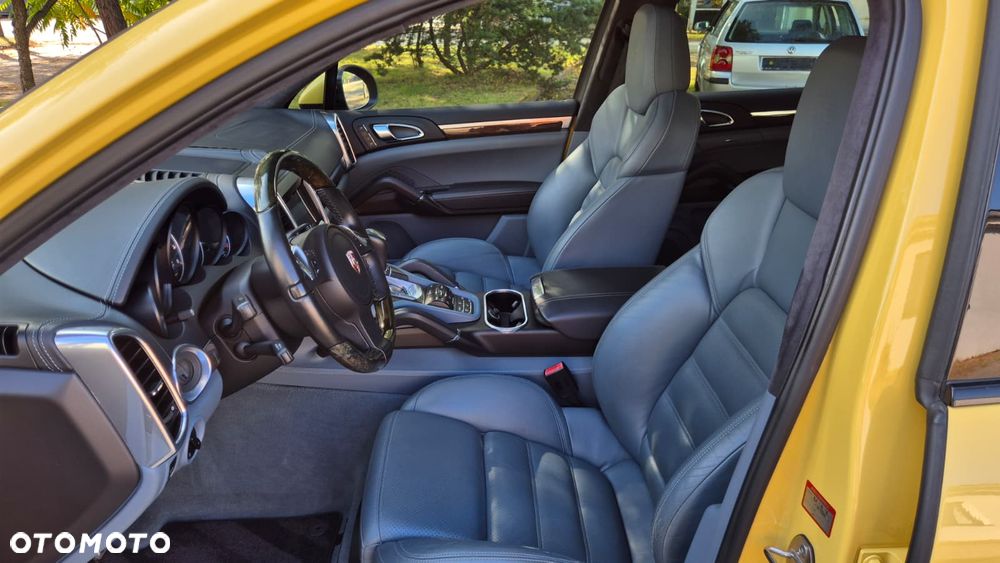 Porsche Cayenne Turbo - 15