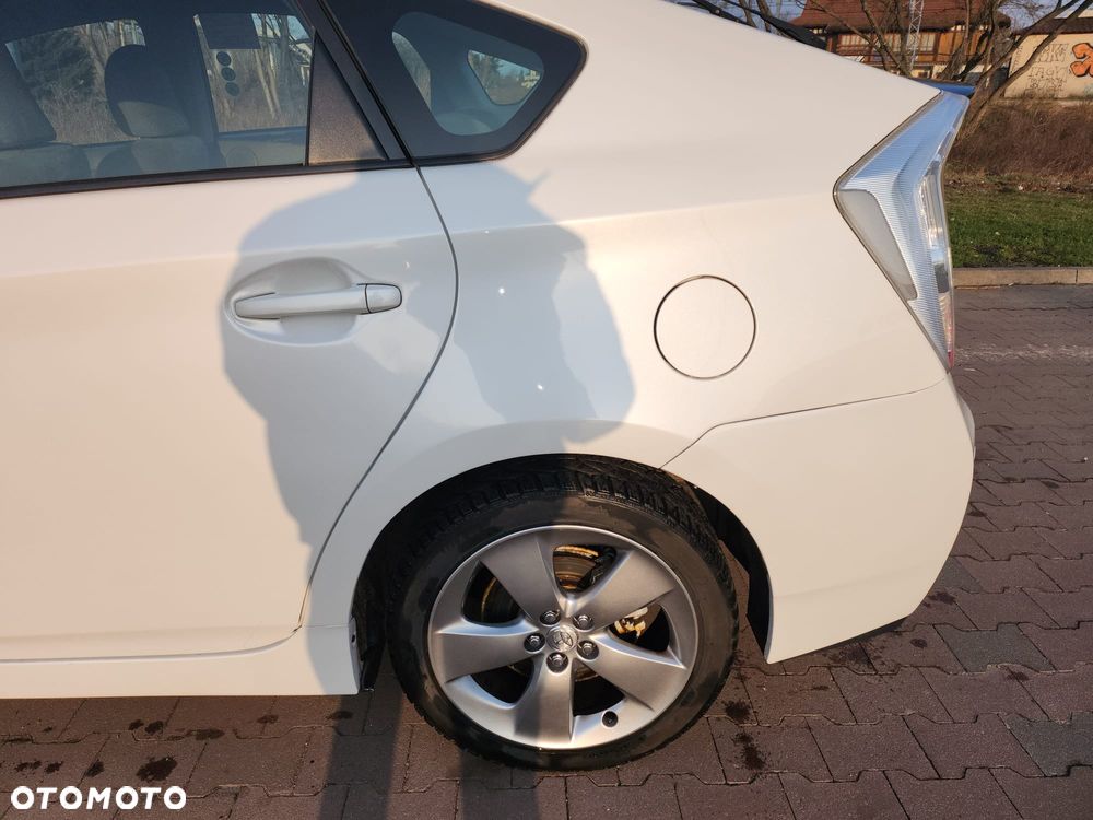 Toyota Prius 1.8 HSD Prestige - 3