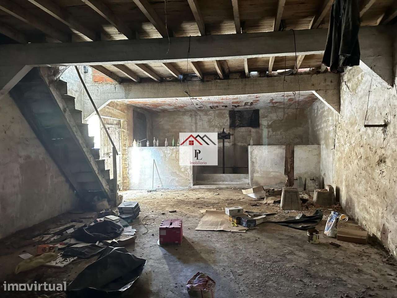 Moradia para reconstruir com varios anexos e com 3000 m2 de terreno (V - Grande imagem: 4/18