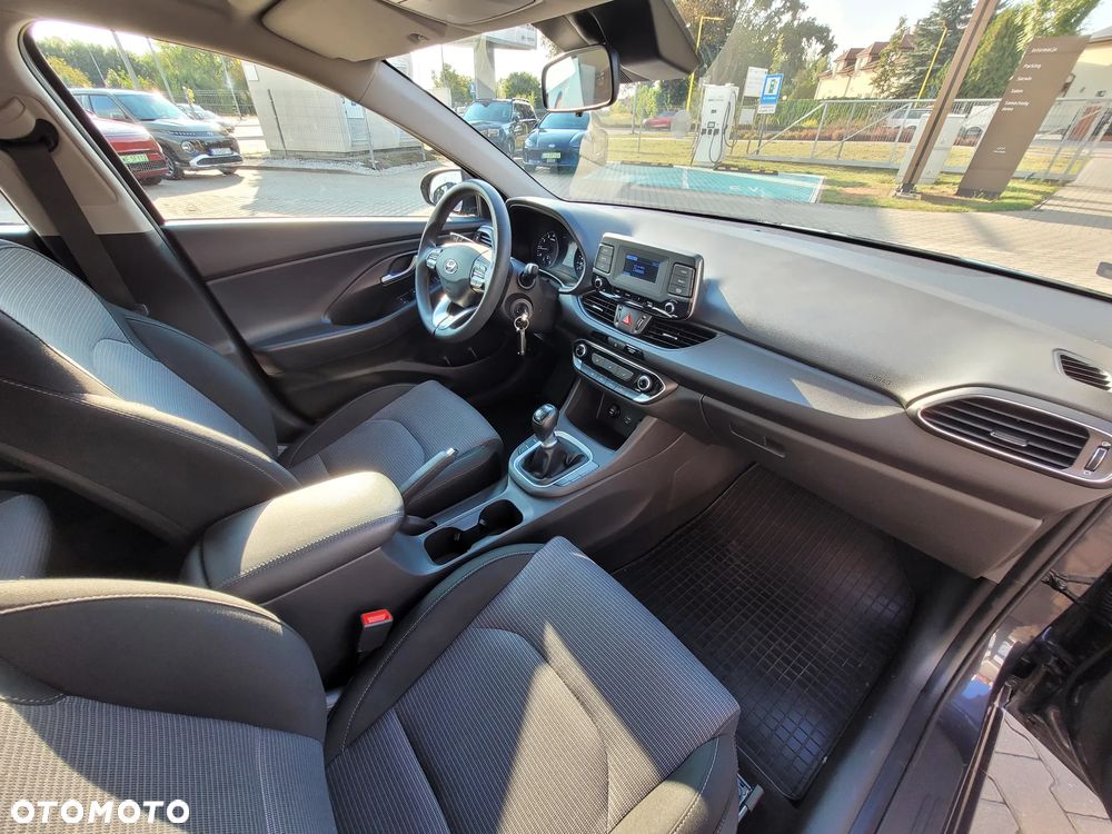 Hyundai i30 1.5 DPI Classic + - 16