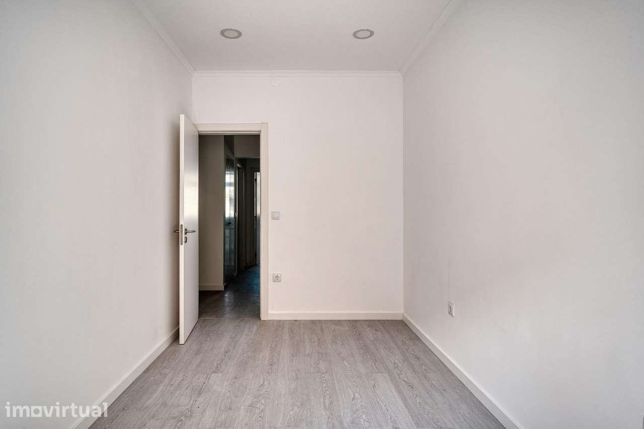 Apartamento T2 Completamente Renovado com Varanda | Barreiro - Grande imagem: 4/16