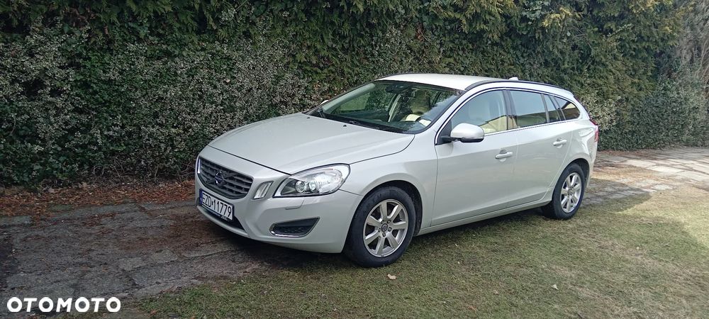 Volvo V60 DRIVe Momentum - 1