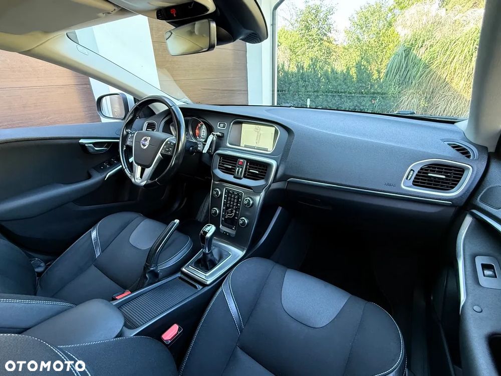 Volvo V40 D2 Drive-E Momentum - 25