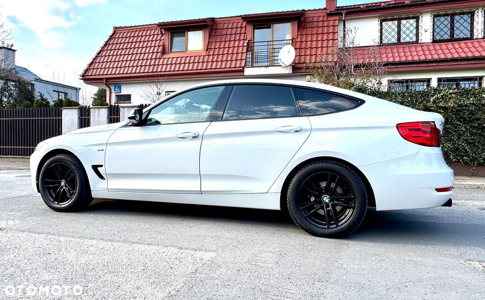 BMW Seria 3 320i Sport Line - 25