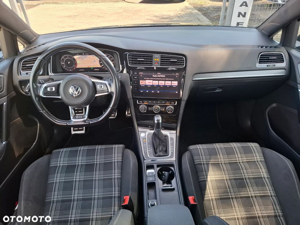 Volkswagen Golf - 13