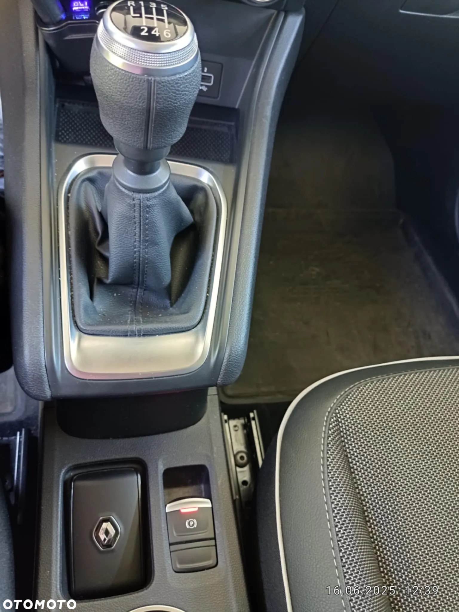 Renault Captur 1.0 TCe Intens - 19
