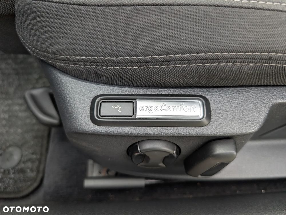 Volkswagen Passat 1.6 TDI SCR DSG Comfortline - 27
