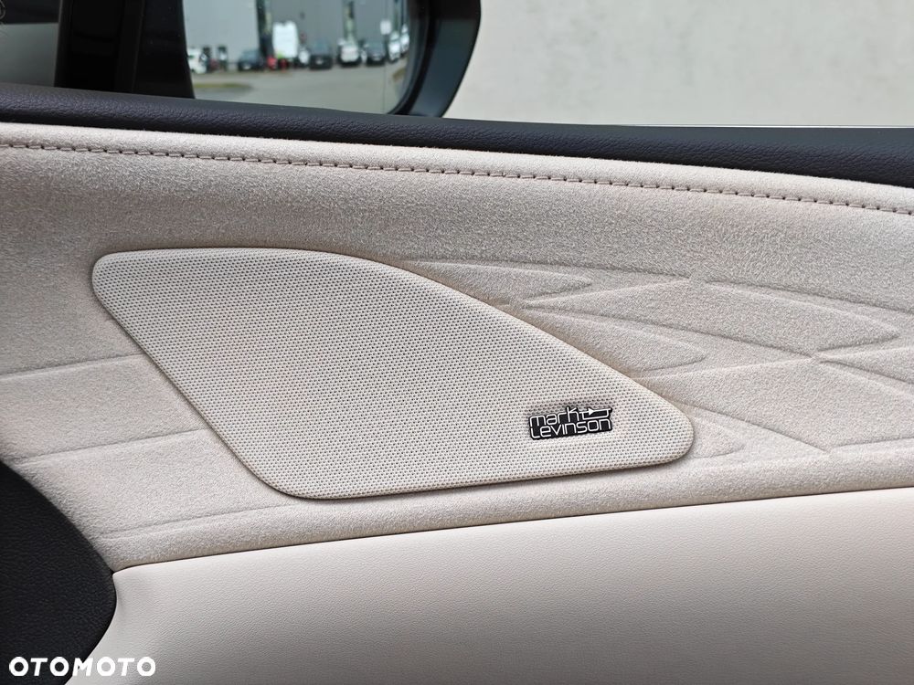 Lexus RX 450h+ Omotenashi - 33