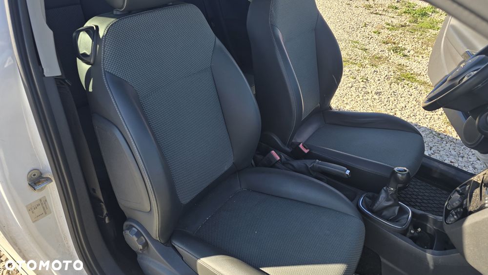 Opel Corsa 1.4 16V Sport - 17