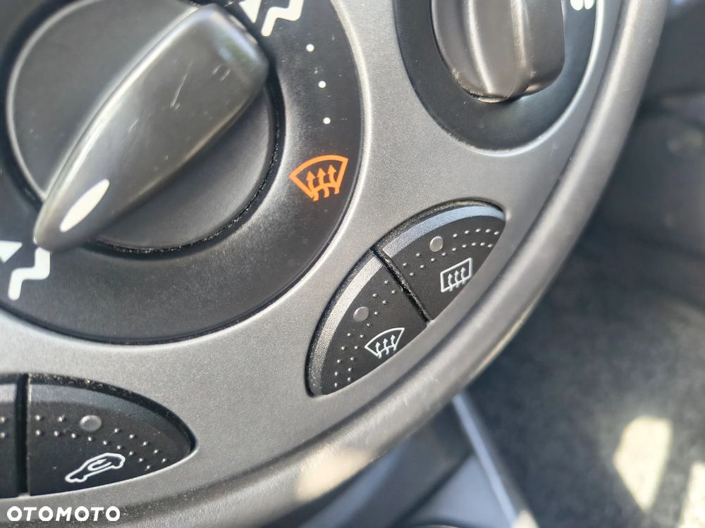 Ford Focus 1.6 Futura - 35