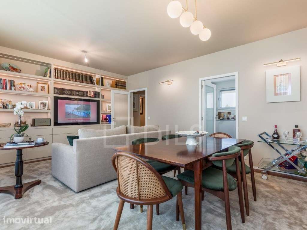 Apartamento T2 em Lordelo do Ouro, com garagem e varanda - Grande imagem: 4/26