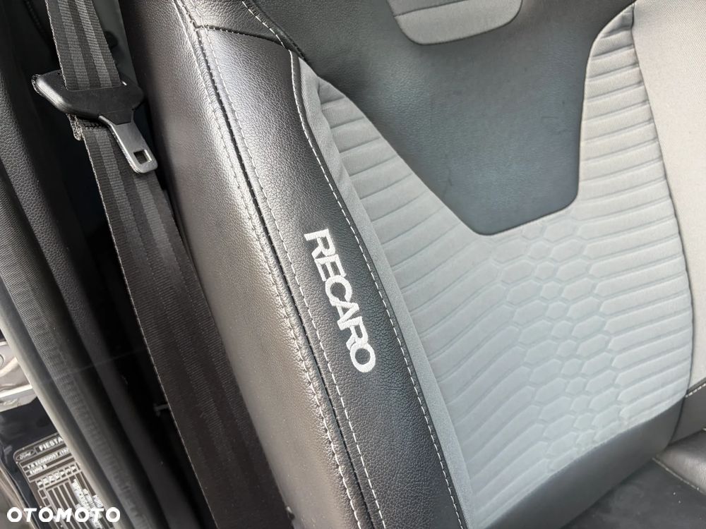Ford Fiesta 1.6 EcoBoost mit Leder-Sport-Paket ST - 19