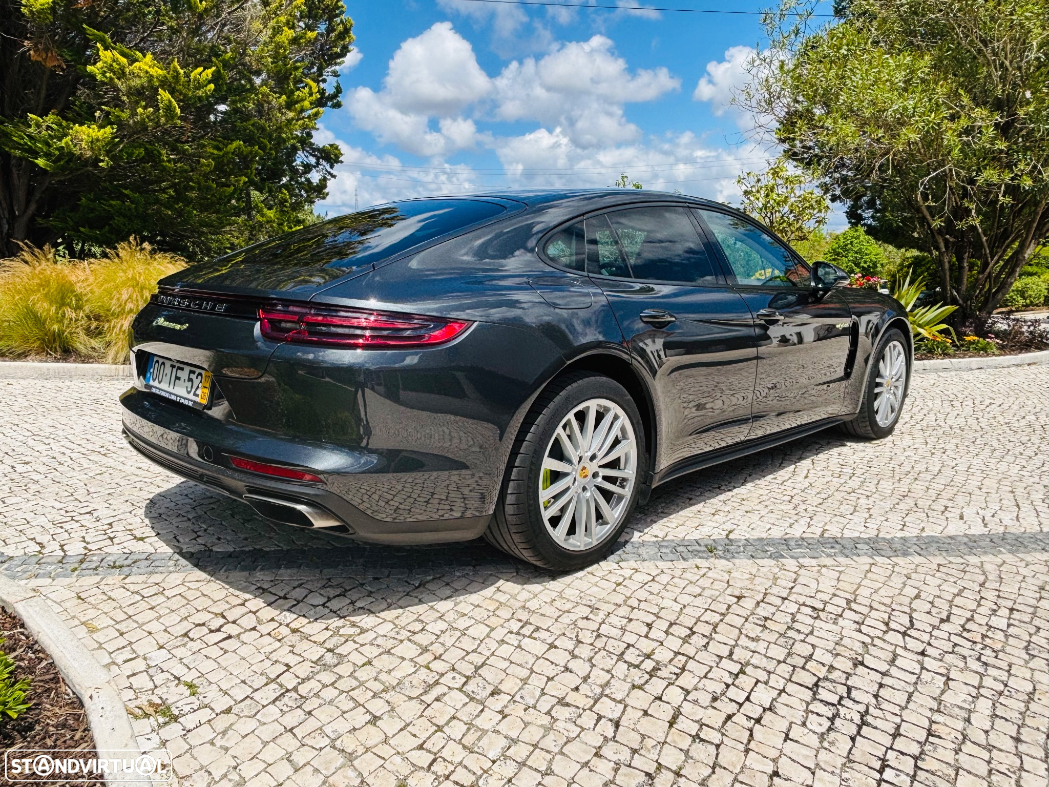 Porsche Panamera 4 E-Hybrid - 12