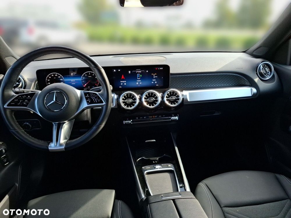Mercedes-Benz GLB - 11