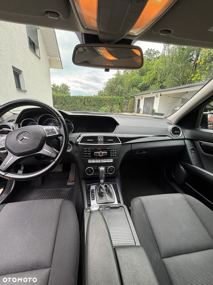 Mercedes-Benz Klasa C 180 CGI Automatik BlueEFFICIENCY Avantgarde - 12