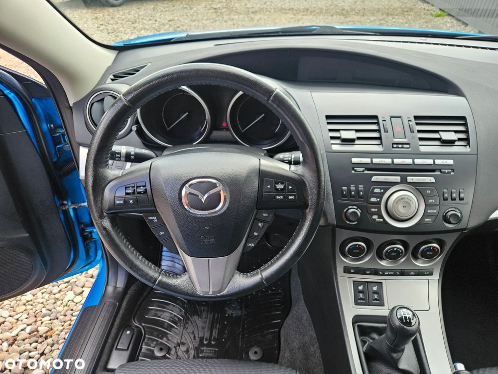Mazda 3 1.6 Active + - 14