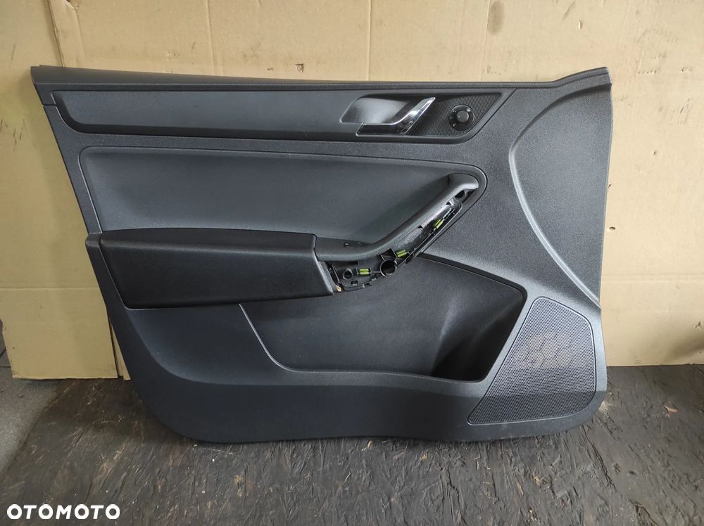 BOCZEK LEWY PRZEDNI KIEROWCY SKODA RAPID 5JA CAŁY WYSYŁKA !!!!