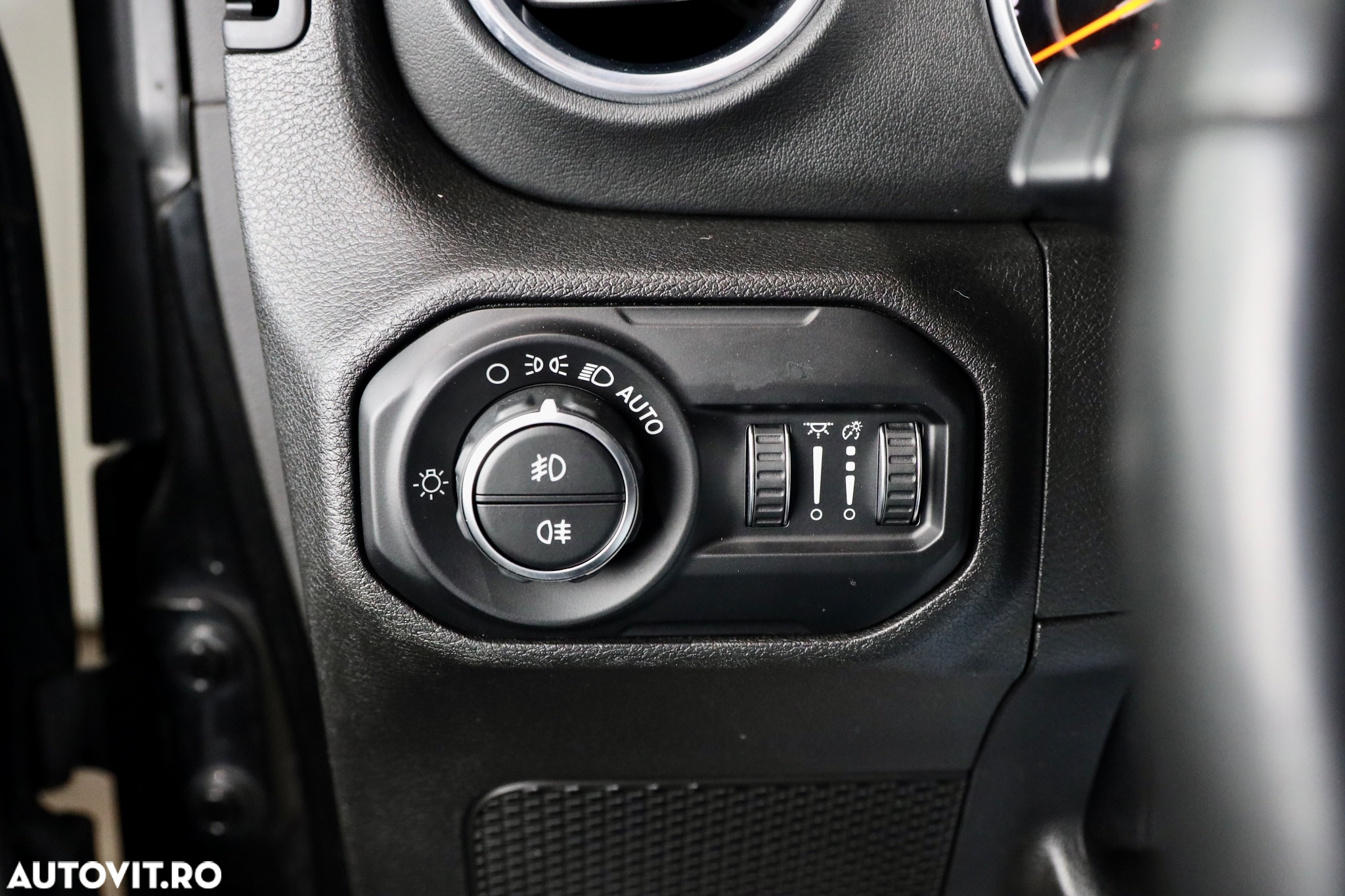 Jeep Wrangler Unlimited 2.2 CRD AT8 Sahara - 22