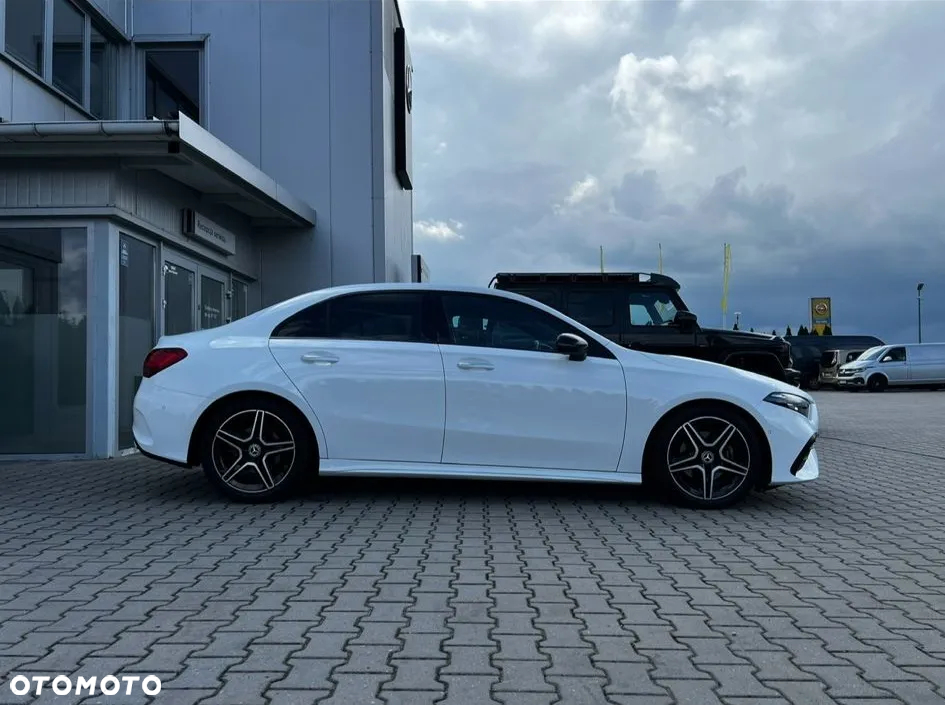 Mercedes-Benz Klasa A 200 AMG Line 7G-DCT - 3