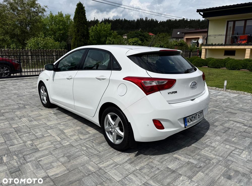 Hyundai i30 1.6 D Classic + - 5