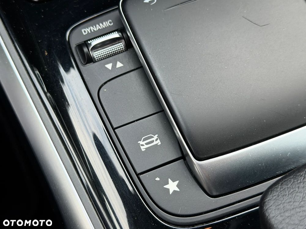 Mercedes-Benz GLB 200 Progressive 7G-DCT - 25