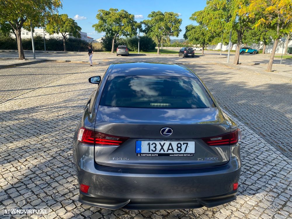 Lexus IS 300H - 3