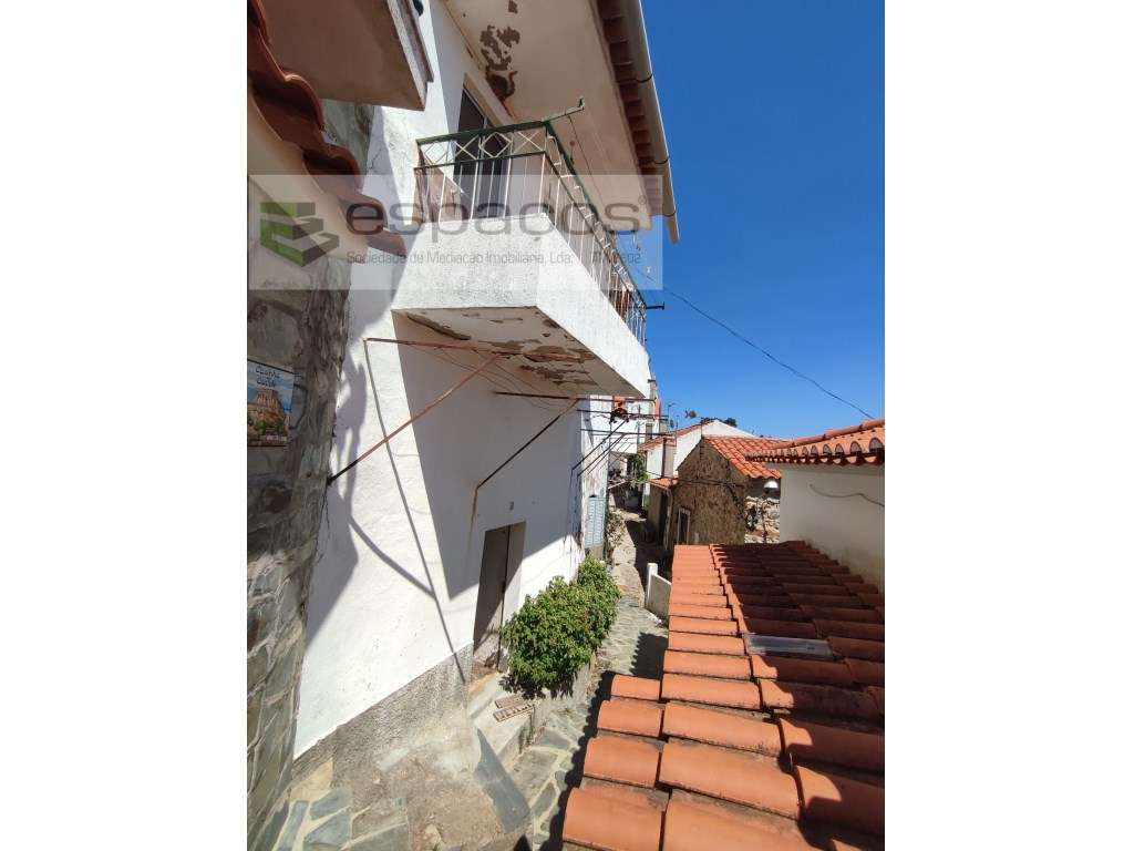 Casa antiga em aldeia histórica - Penha Garcia - Grande imagem: 2/21