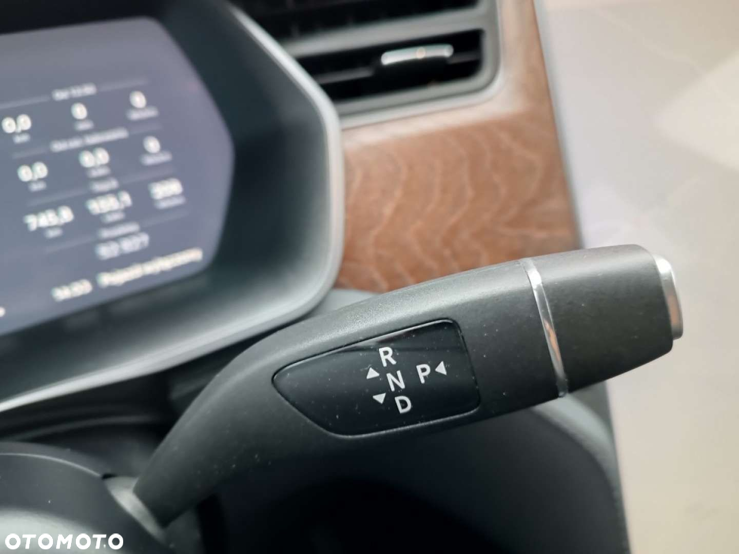 Tesla Model S - 24