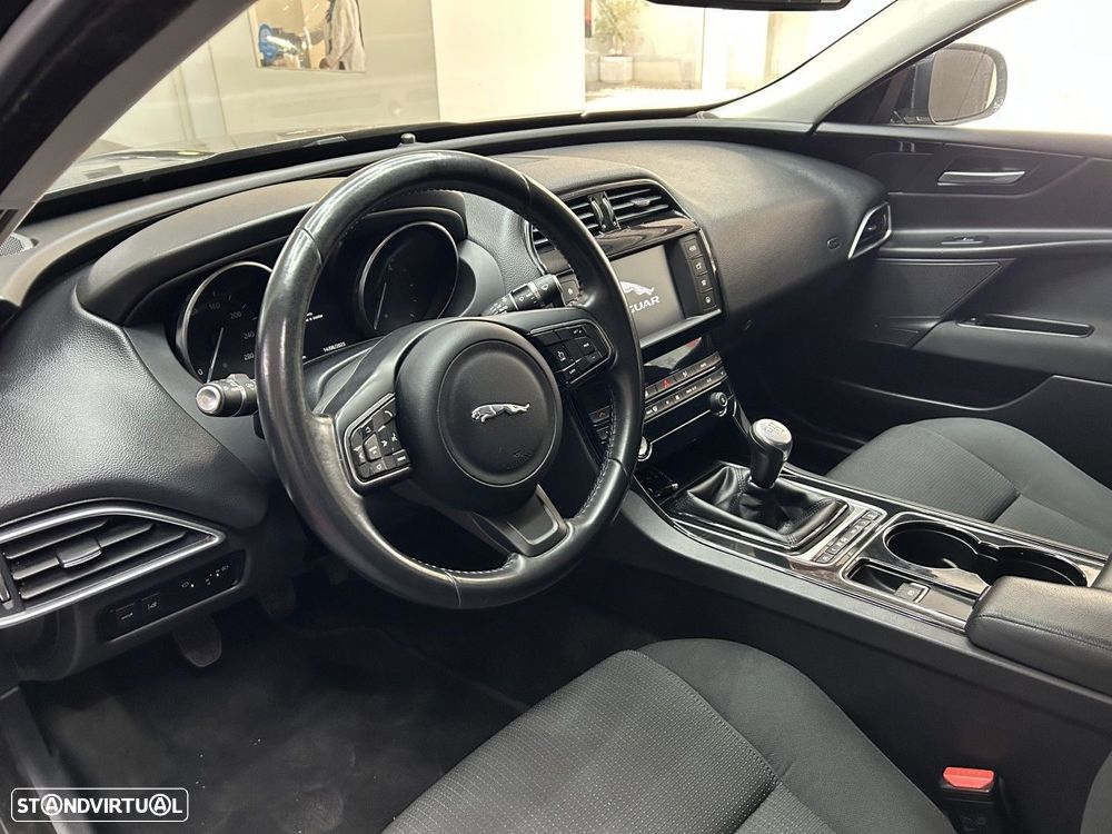 Jaguar XE 2.0 D Prestige - 11