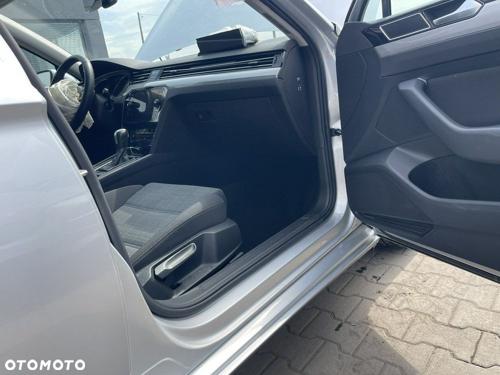 Volkswagen Passat Variant 2.0 TDI SCR DSG Conceptline - 7